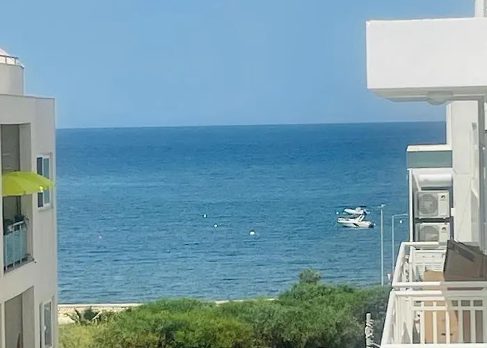 Luxurious One Bedroom By The Close To St Julians Apartment Bahar ic-Caghaq