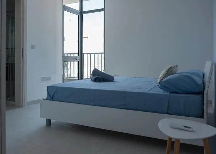 Apartment Luxurious One Bedroom By The Close To St Julians